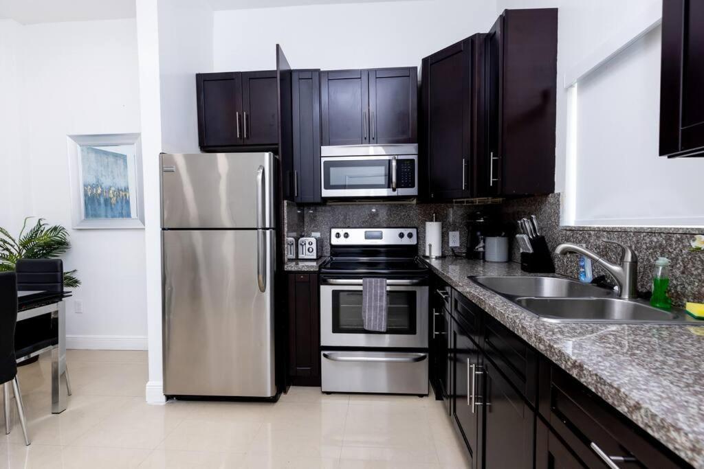 Comfortable 4Br Townhome At Calle 8 Μαϊάμι Εξωτερικό φωτογραφία